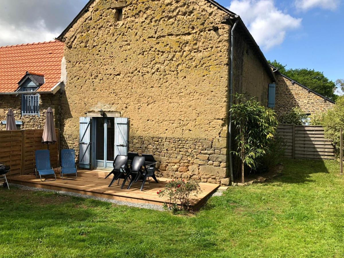 Gites De La Touche Aux Pourvoirs Combourg Exterior foto