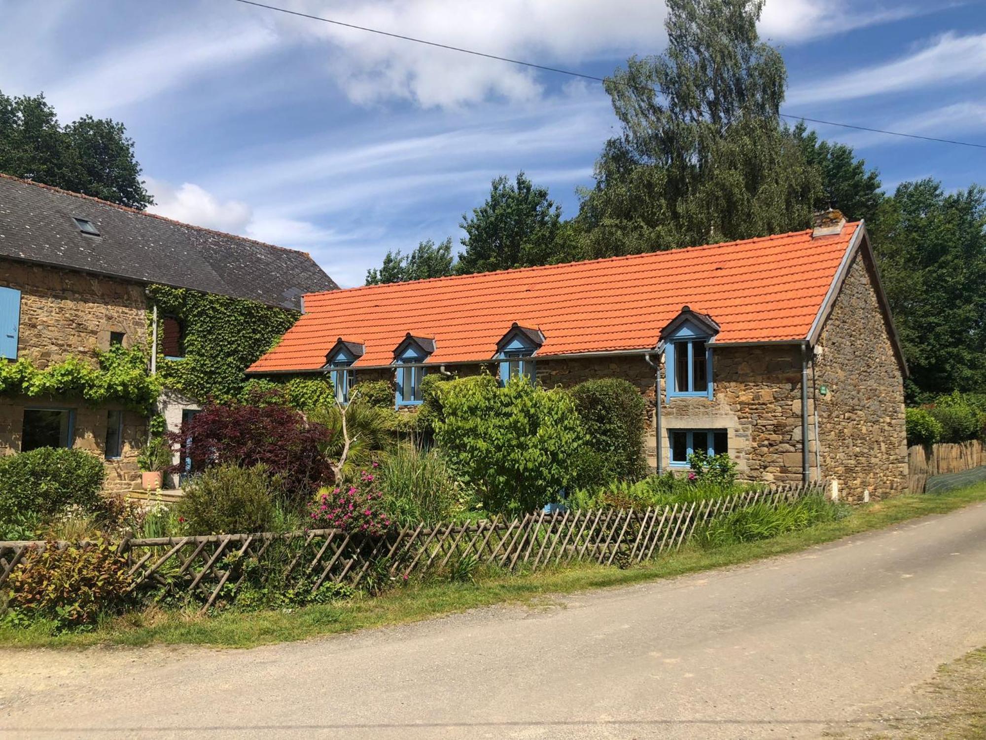 Gites De La Touche Aux Pourvoirs Combourg Exterior foto